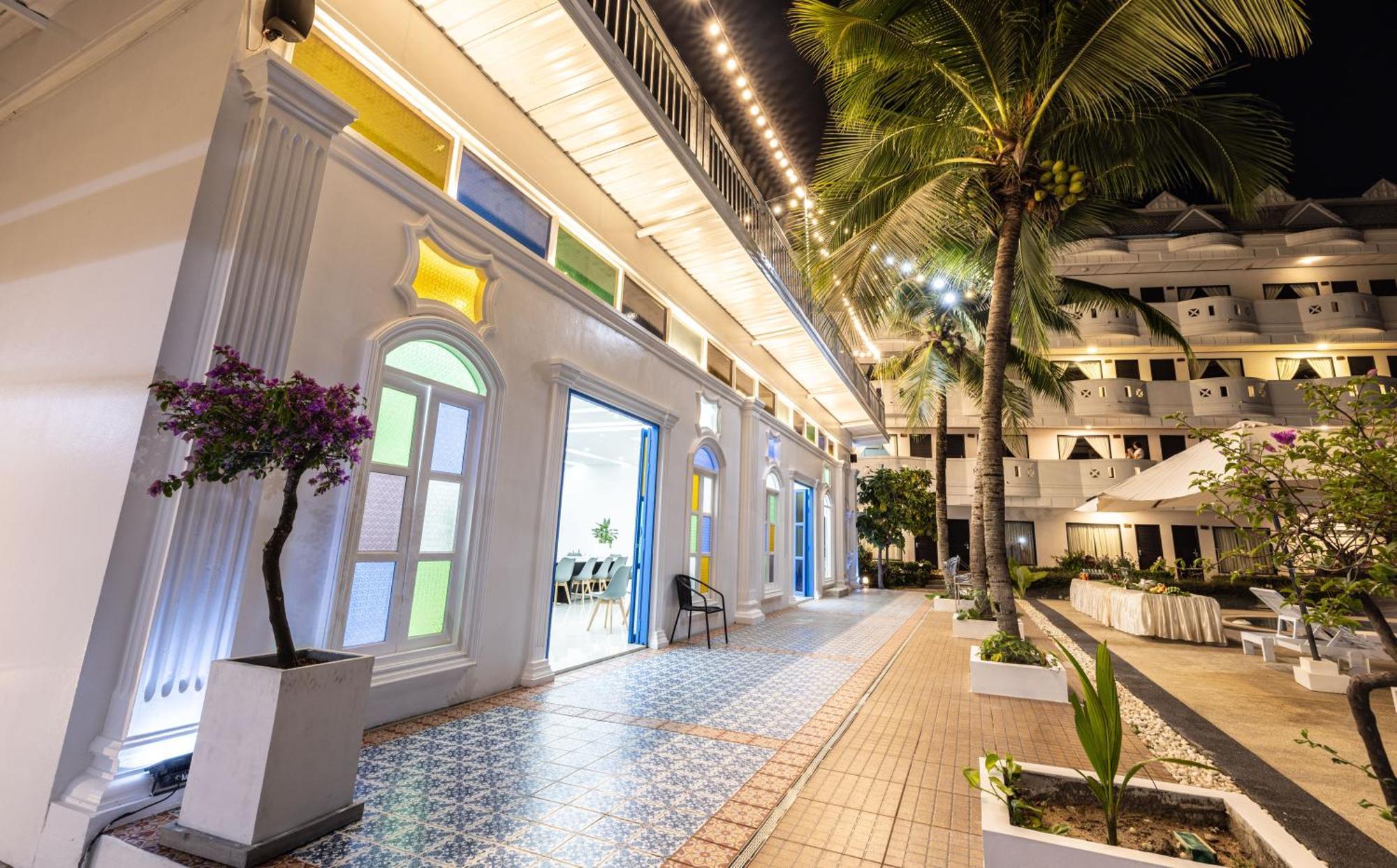 Blue Carina Hotel Phuket Esterno foto