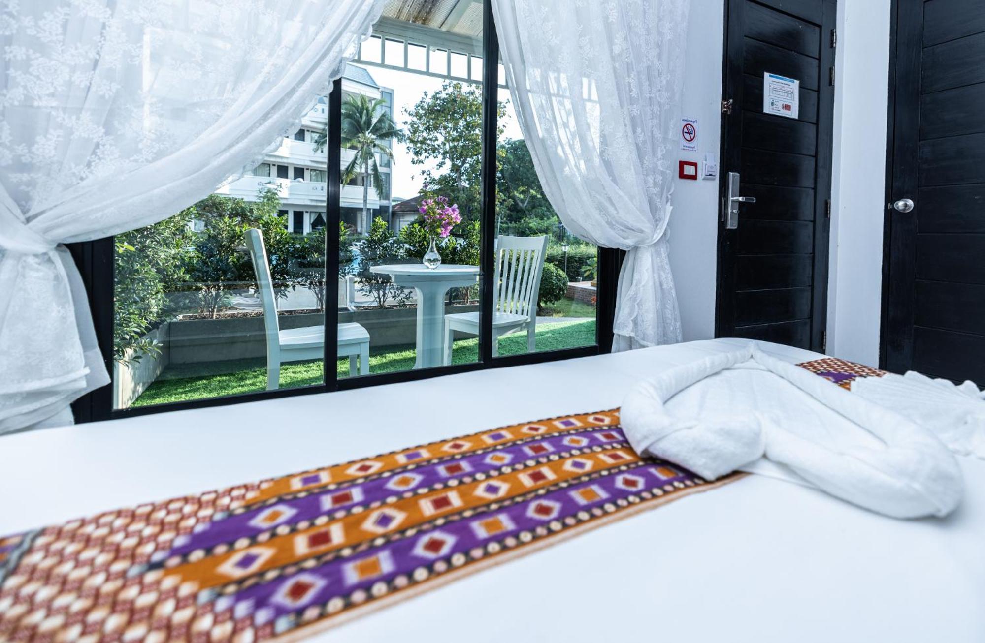 Blue Carina Hotel Phuket Esterno foto