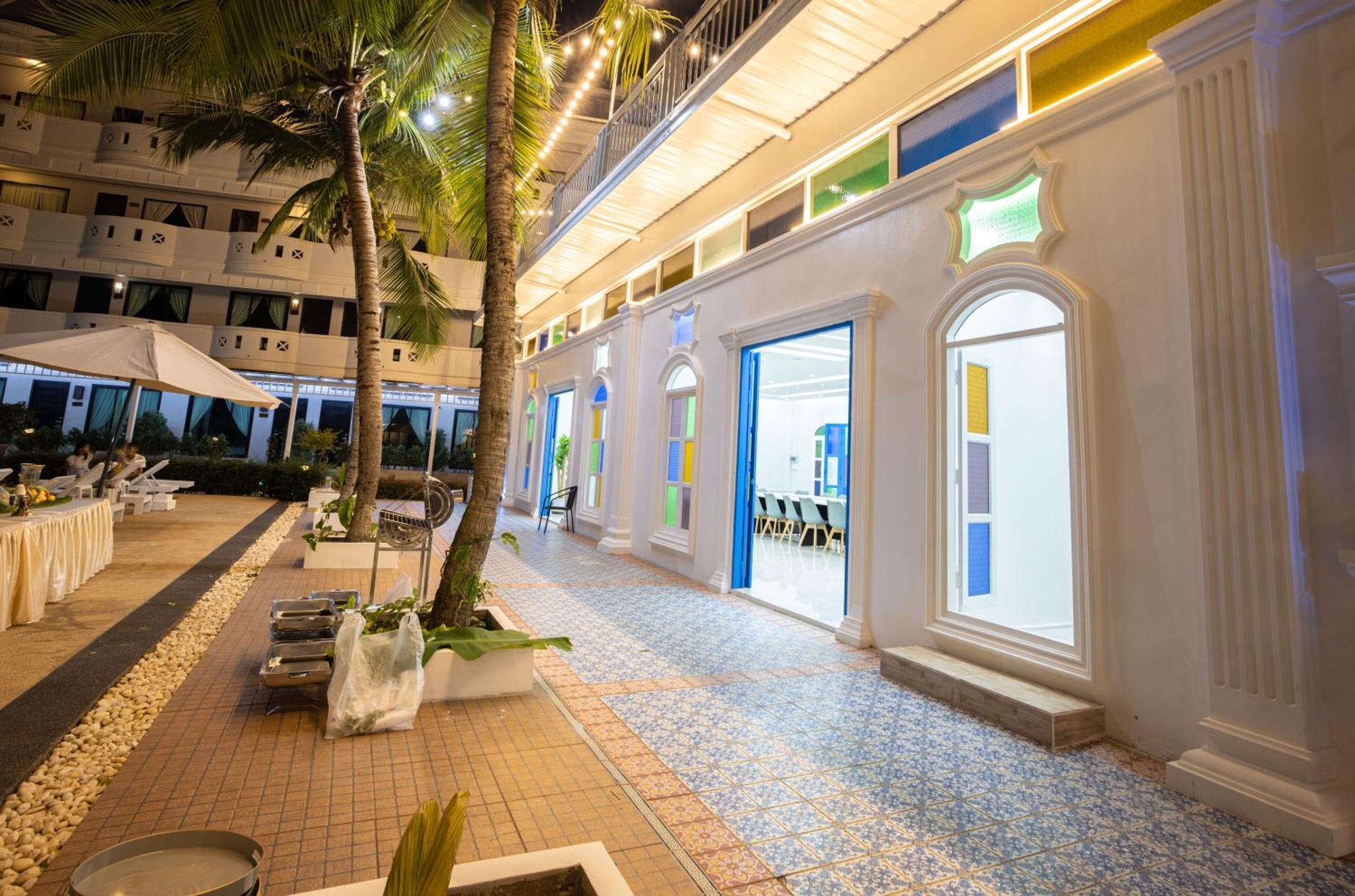 Blue Carina Hotel Phuket Esterno foto