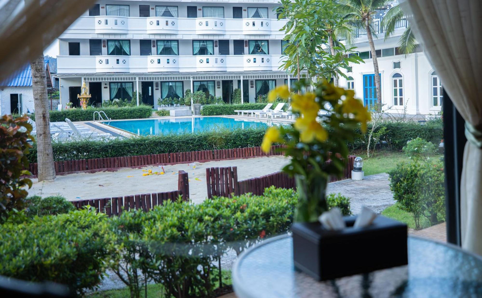 Blue Carina Hotel Phuket Esterno foto