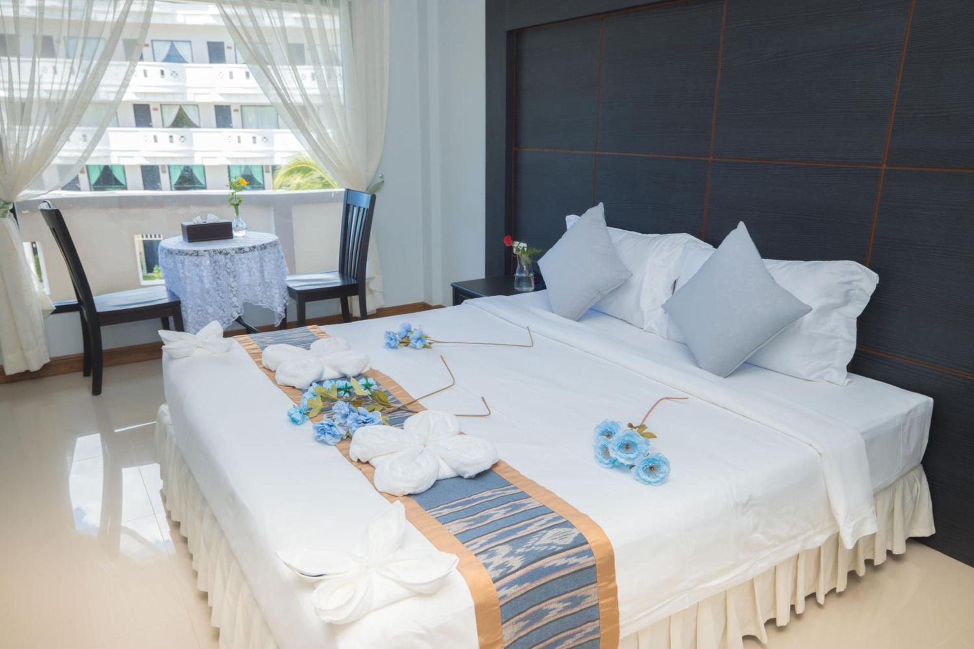 Blue Carina Hotel Phuket Esterno foto