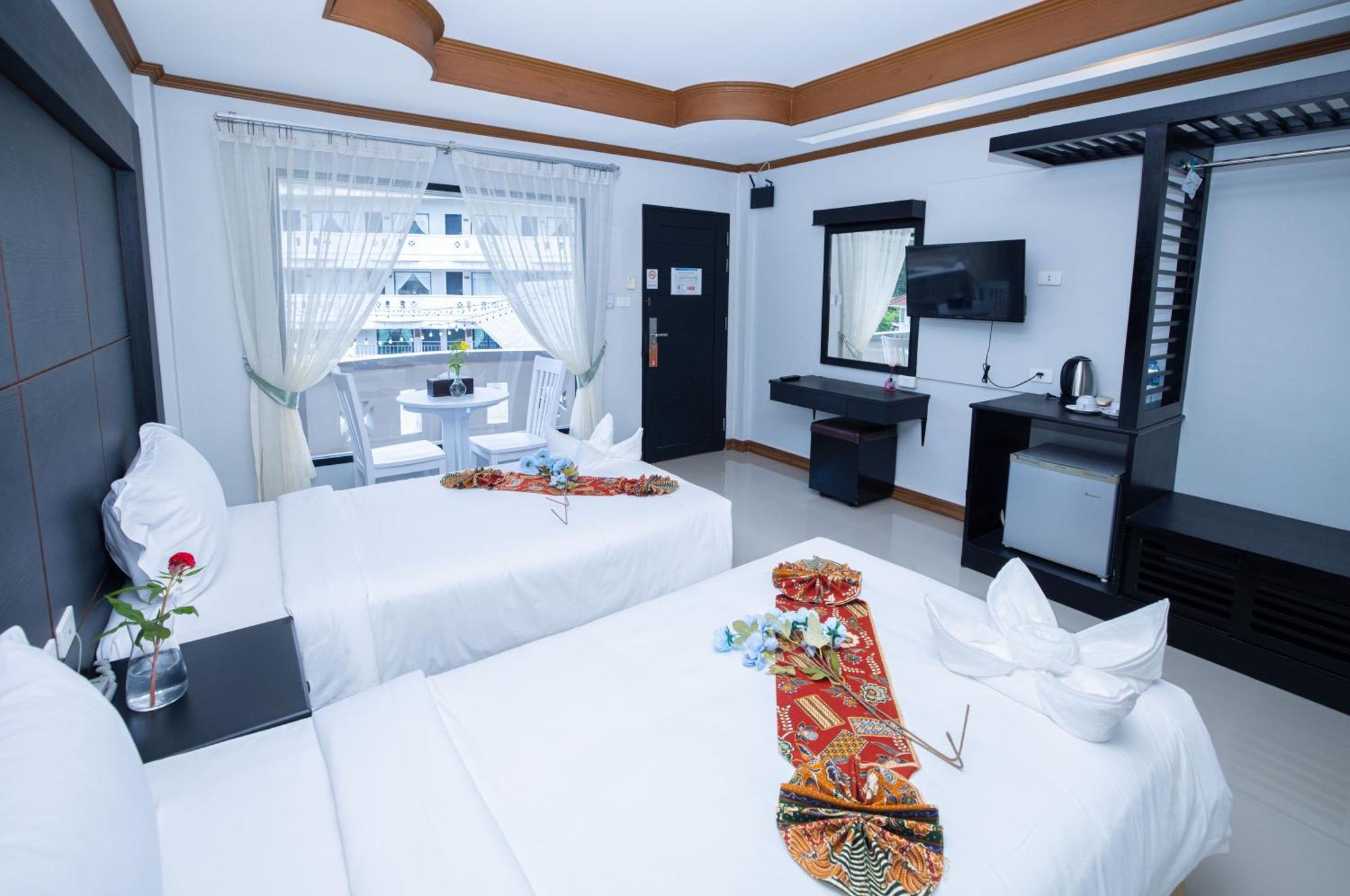 Blue Carina Hotel Phuket Esterno foto