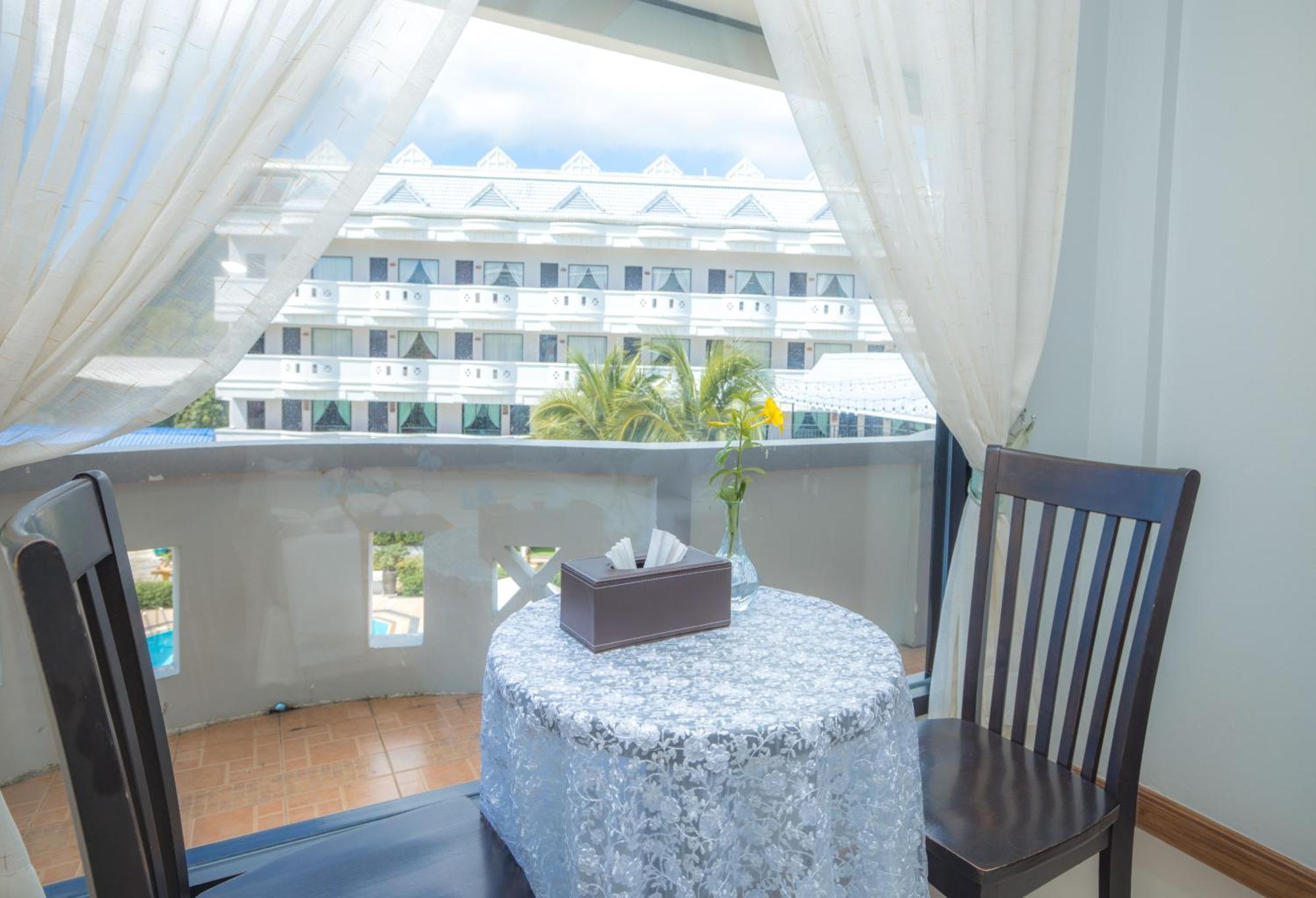 Blue Carina Hotel Phuket Esterno foto