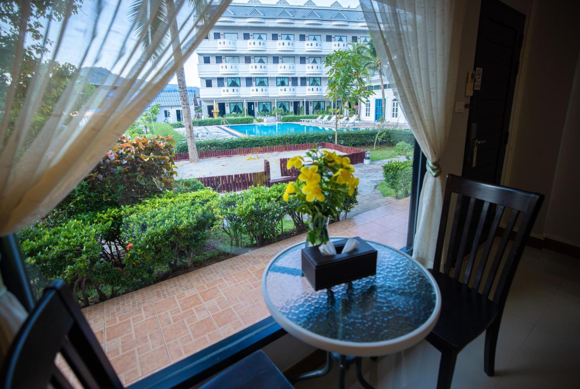 Blue Carina Hotel Phuket Esterno foto