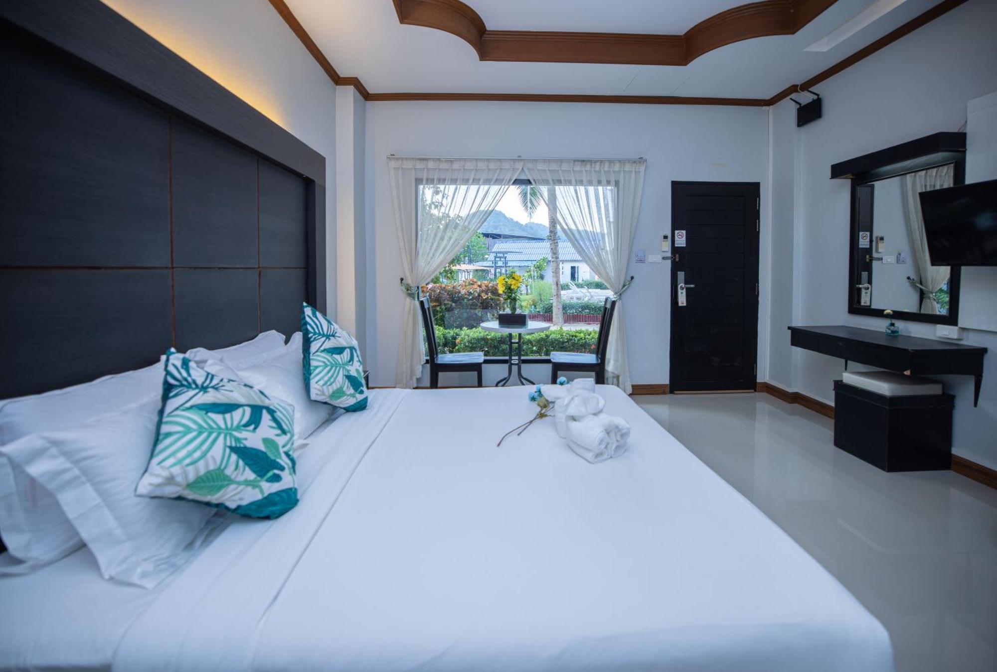 Blue Carina Hotel Phuket Esterno foto